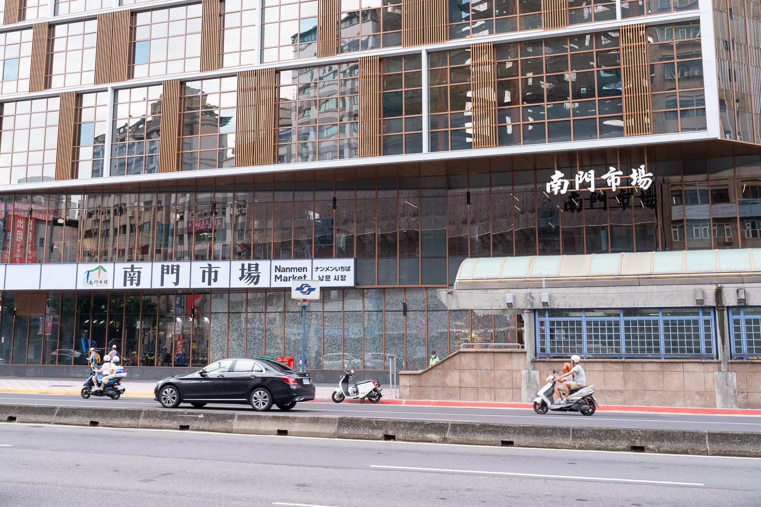 南門市場新大樓試營運首日人潮爆滿　民眾：舒適明亮 - 早安台灣新聞 | Morning Taiwan News