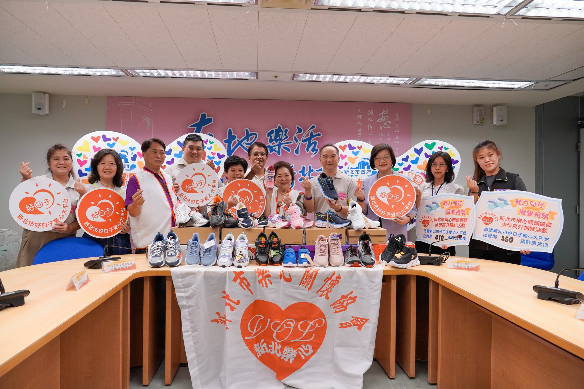 感動再現！樂心關懷協會與國民阿嬤陳淑芳 攜手捐贈新北市政府760張鞋品兌換券 - 早安台灣新聞 | Morning Taiwan News