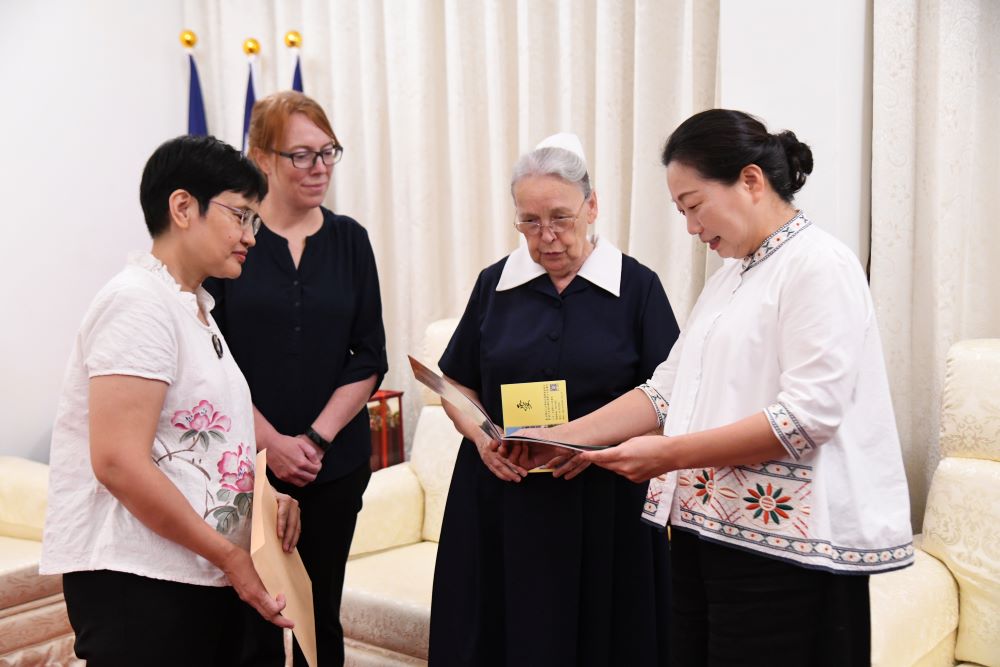 畢士大教養院董事長顧美玲榮退 徐榛蔚感恩無私獻愛弱勢35年 - 早安台灣新聞 | Morning Taiwan News