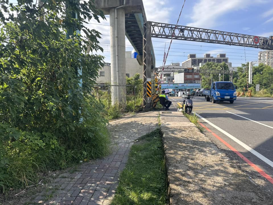 許家睿爭取八德永豐路平交道斜坡整平 輪椅族、嬰兒車安心通行 - 早安台灣新聞 | Morning Taiwan News