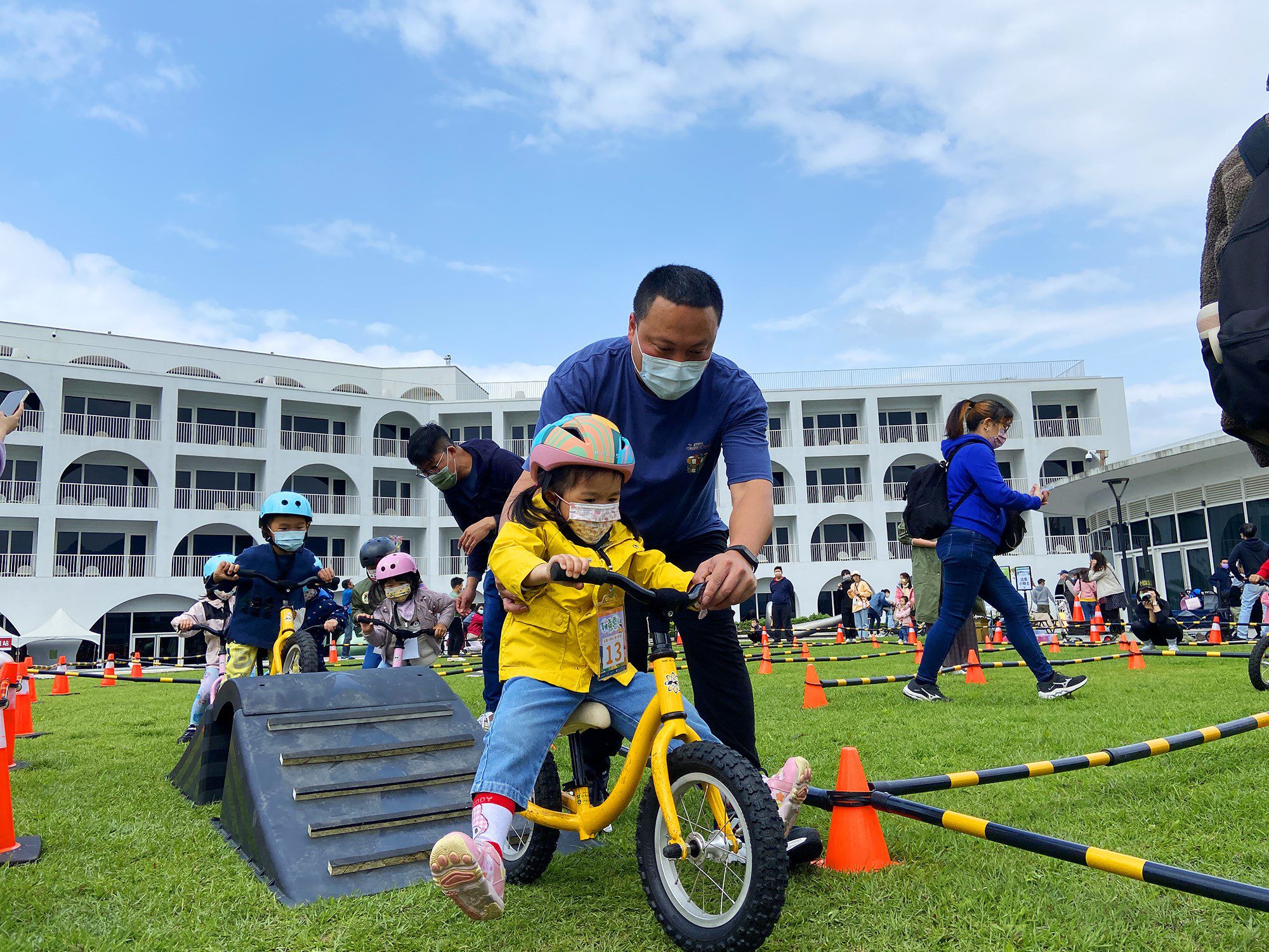 2000支繽紛風車轉起來 《2023風風節 TAMSUI WIND FESTIVAL》12月2日起滬尾藝文休閒園區登場 - 早安台灣新聞 | Morning Taiwan News