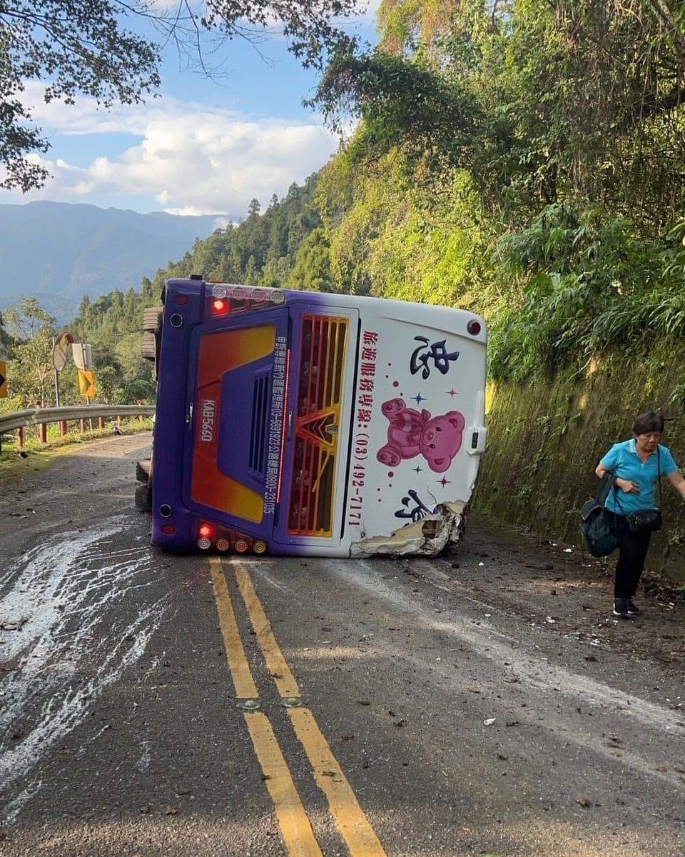 八德環保志工遊覽車撞山壁1死38傷 司機20萬交保 - 早安台灣新聞 | Morning Taiwan News