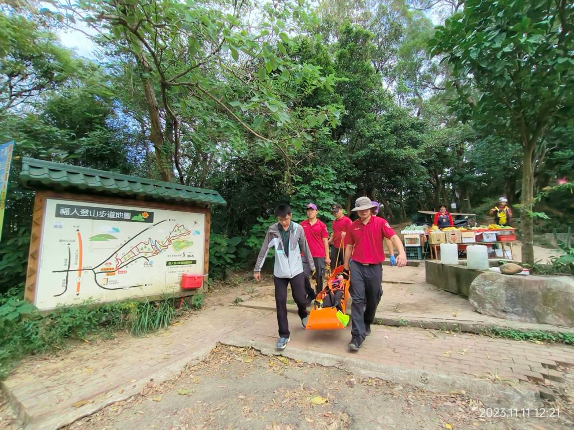 妙齡女福人登山步道跌倒無法行走 桃消楊梅分隊助送醫 - 早安台灣新聞 | Morning Taiwan News