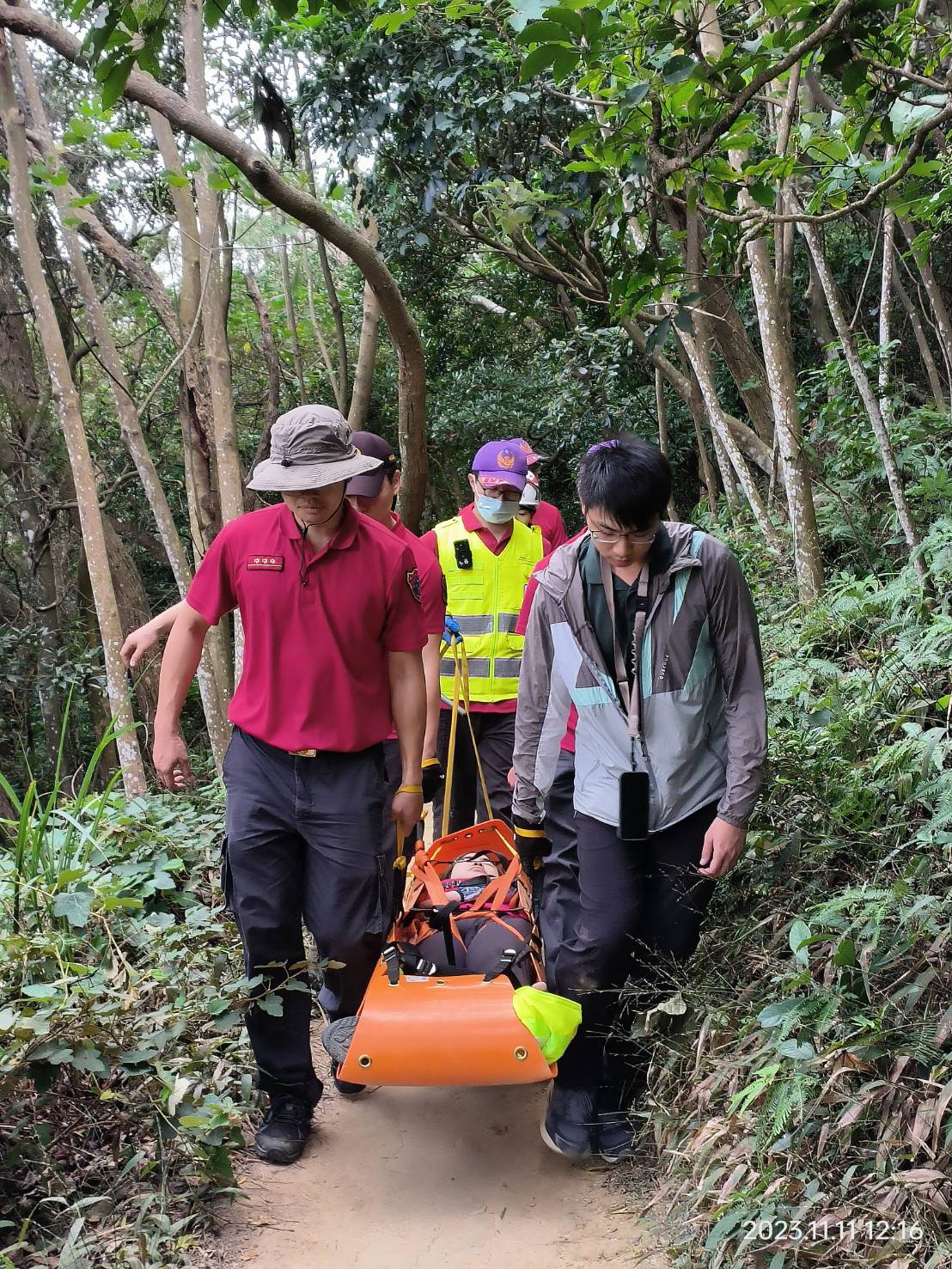 妙齡女福人登山步道跌倒無法行走 桃消楊梅分隊助送醫 - 早安台灣新聞 | Morning Taiwan News