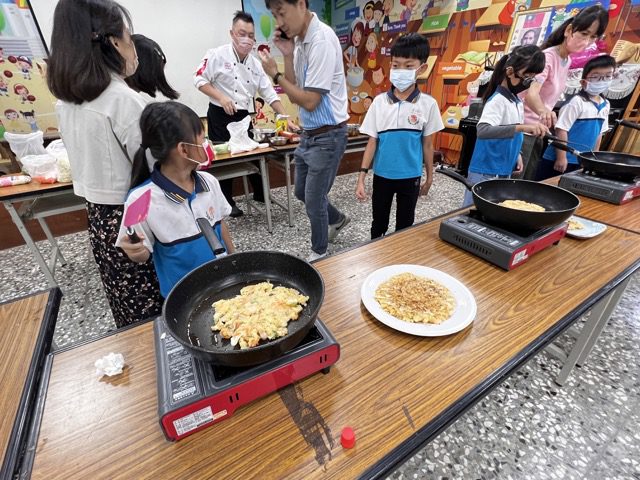 影音/料理初體驗　萬合國小學生開心學快樂吃 - 早安台灣新聞 | Morning Taiwan News