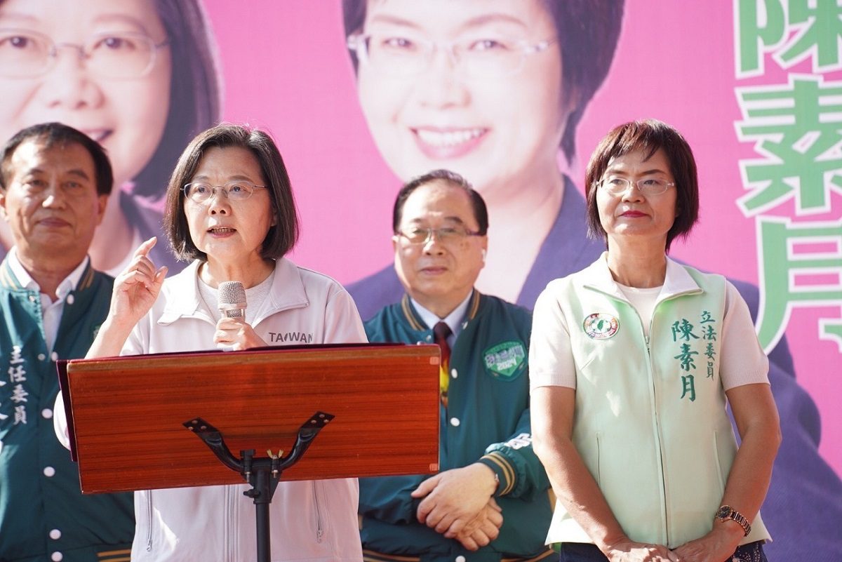 總統蔡英文田尾沛霖宮參香　懇定最骨力陳素月要民眾支持繼續留在國會 - 早安台灣新聞 | Morning Taiwan News