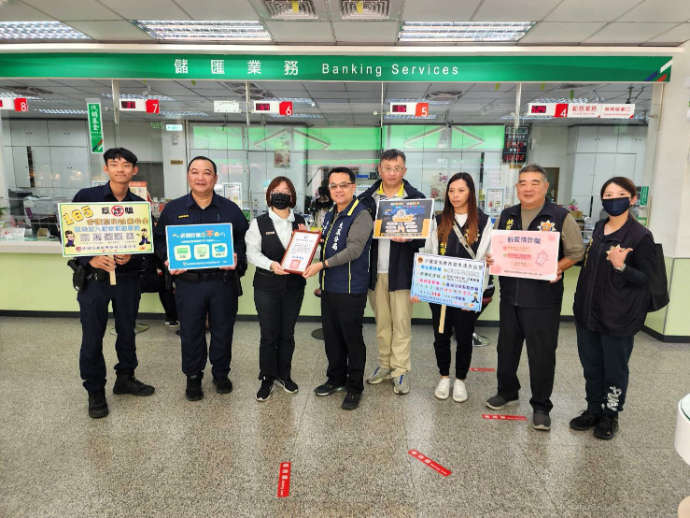 行員機警阻詐逾30萬 大溪警赴郵局表揚 - 早安台灣新聞 | Morning Taiwan News