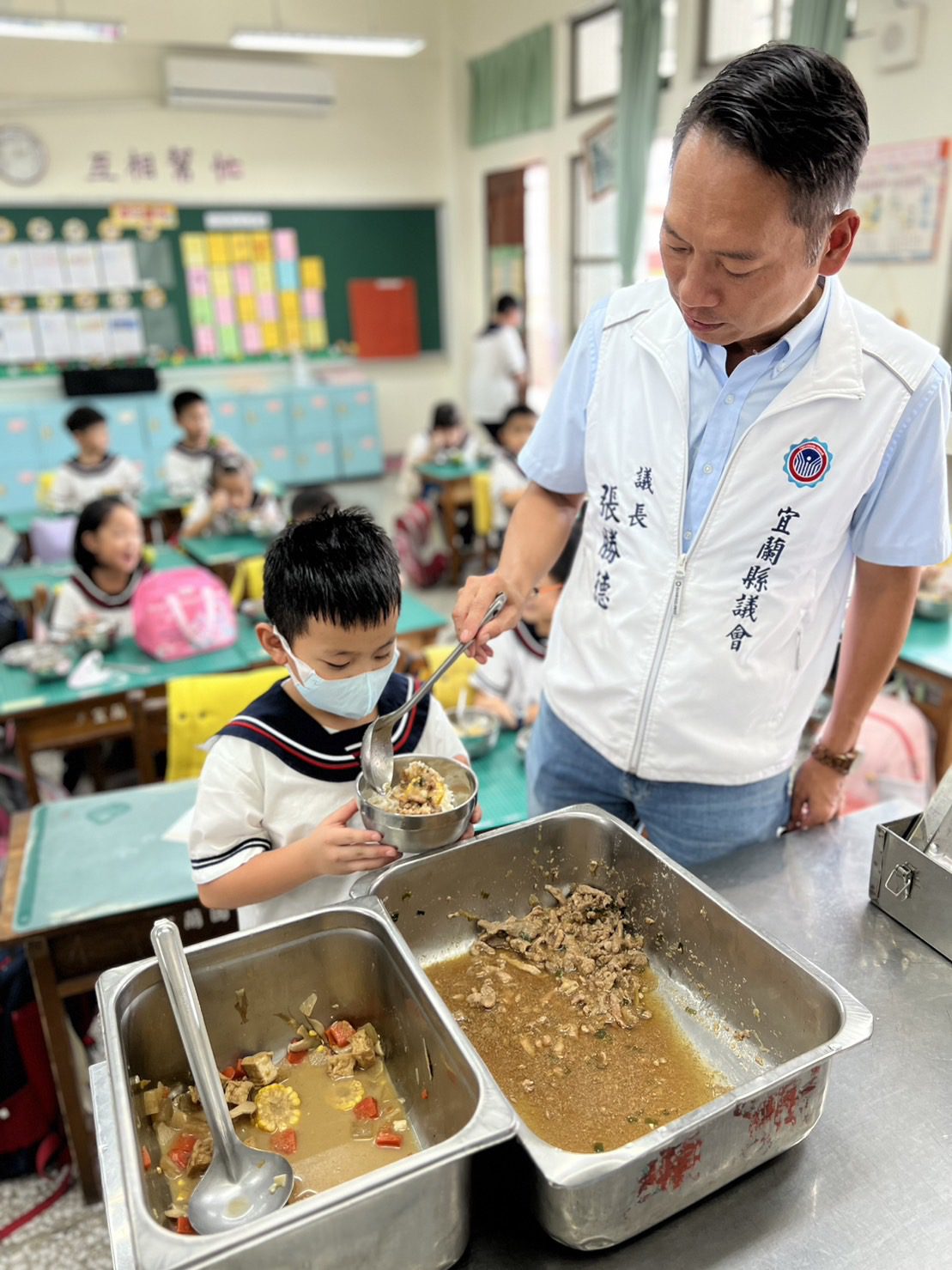 關切學生健康　議長走進校園與學子同享營養午餐 - 早安台灣新聞 | Morning Taiwan News