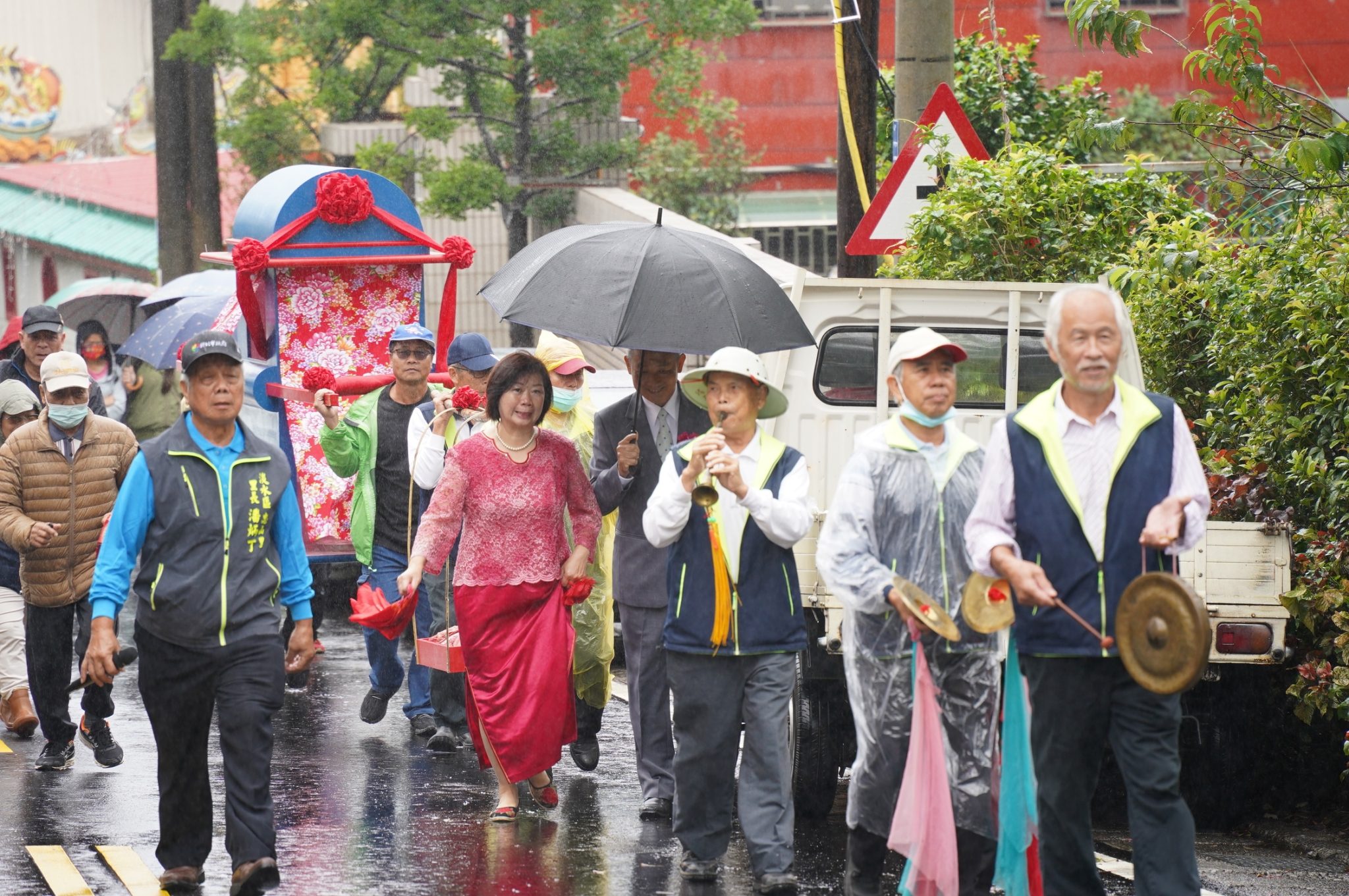 響應懷舊風潮 淡水區舉辦古早婚嫁活動 年輕人熱烈參與 - 早安台灣新聞 | Morning Taiwan News