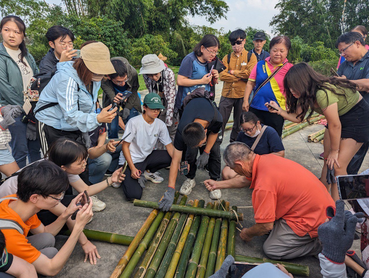 高師大USR惡地社會學計畫 百位學生體驗竹筏技藝 - 早安台灣新聞 | Morning Taiwan News