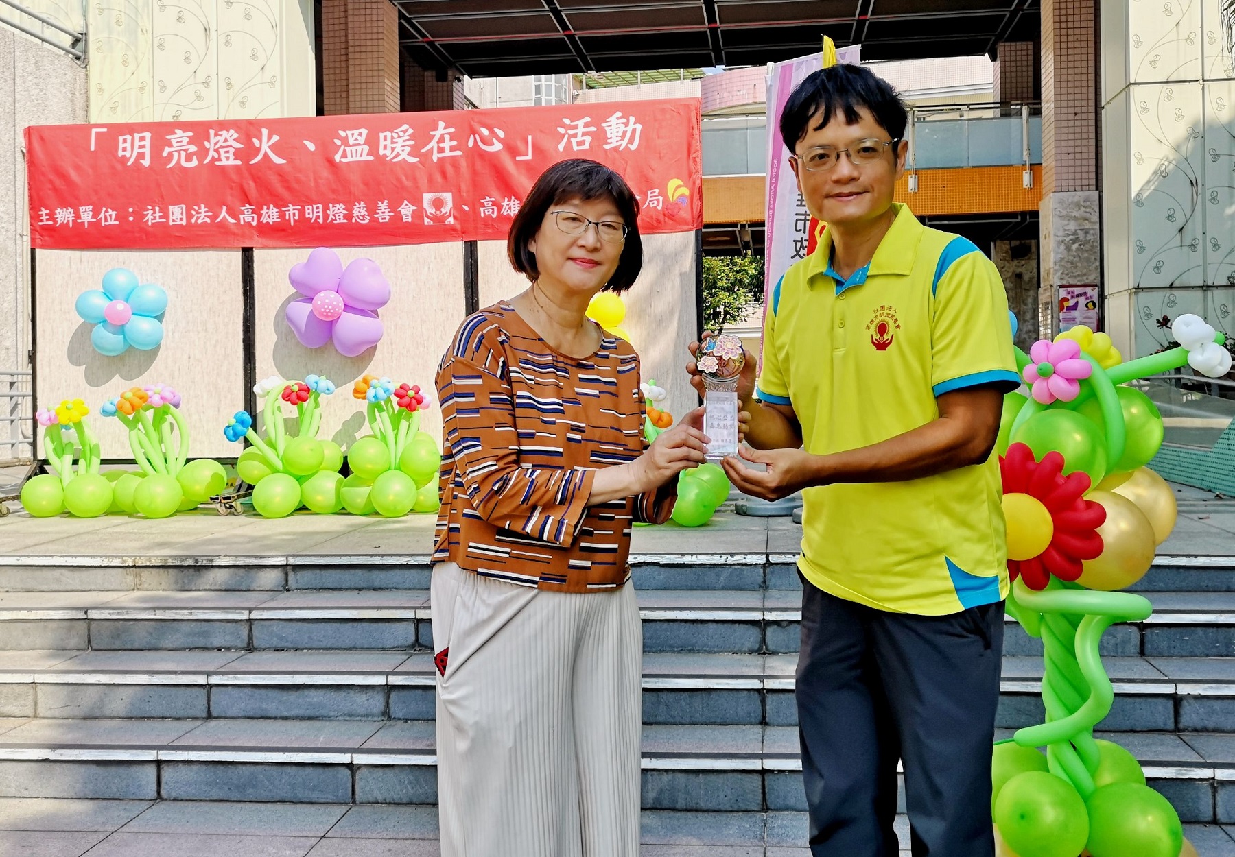 高雄市明燈慈善會結合社福中心助弱勢　捐90萬善款溫馨送暖 - 早安台灣新聞 | Morning Taiwan News