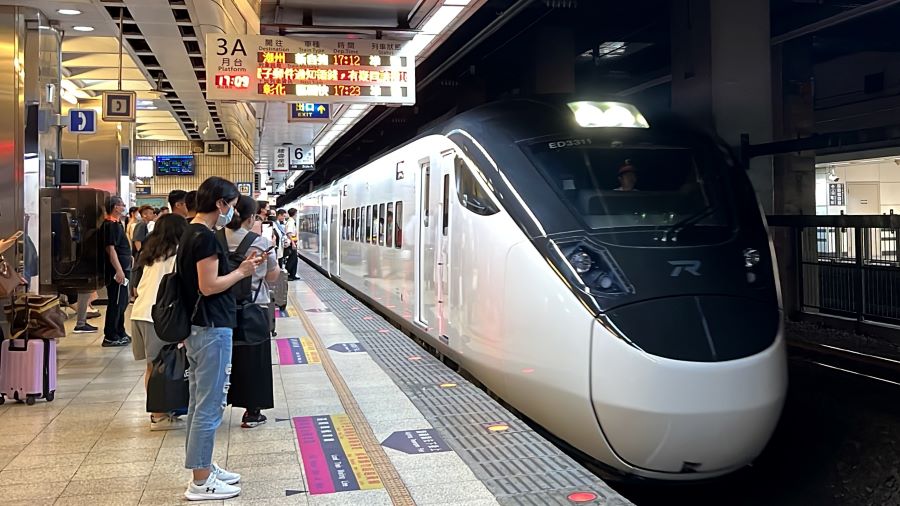 不用再跑車站了！超商、郵局取台鐵車票　可於原通路退票 - 早安台灣新聞 | Morning Taiwan News