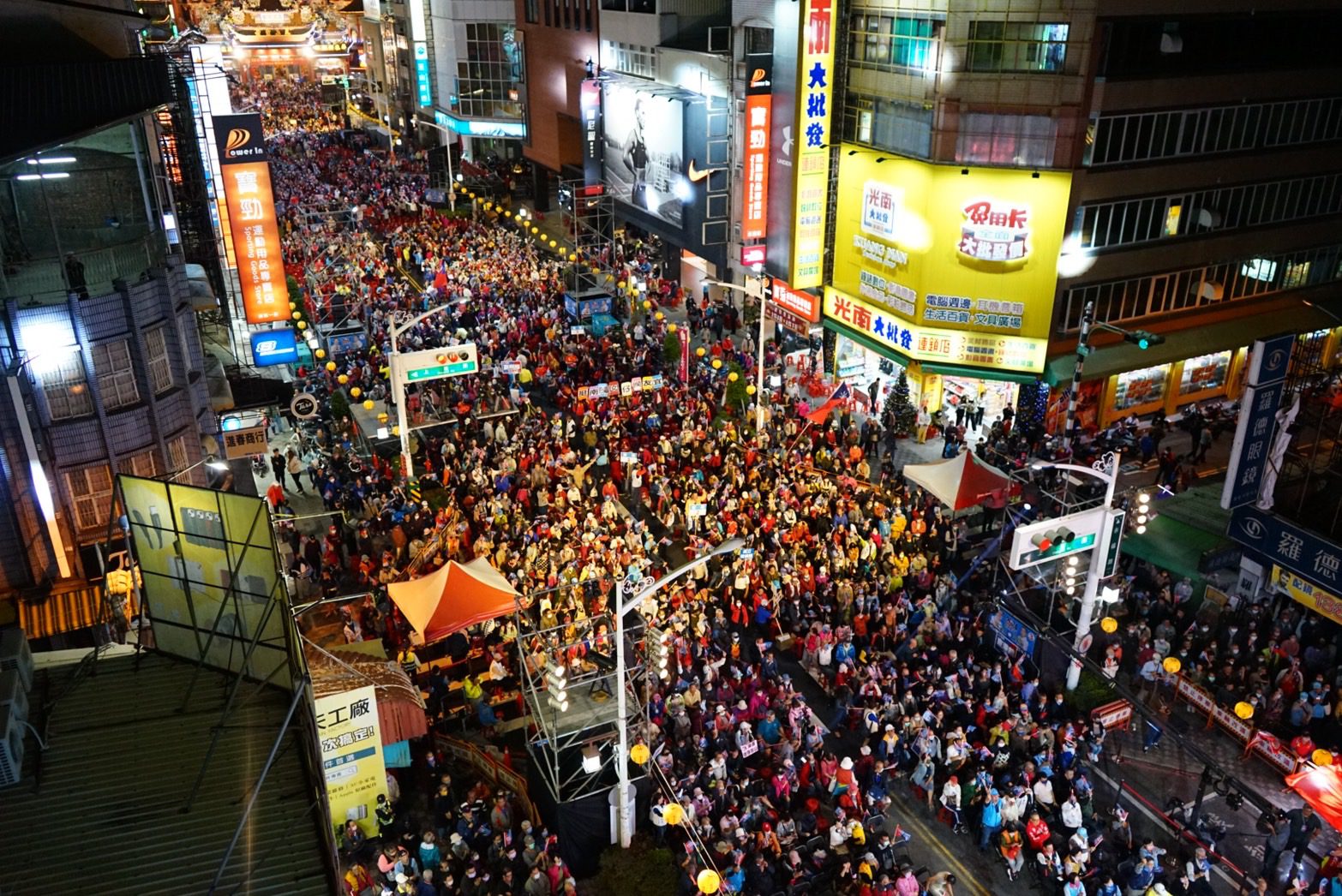 侯友宜屏東競選總部成立 現場湧入3萬人高喊凍蒜! - 早安台灣新聞 | Morning Taiwan News