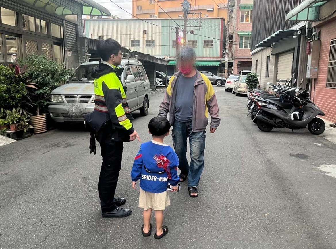 檳榔攤出現3歲小客人？龜山警挨家挨戶找家屬 - 早安台灣新聞 | Morning Taiwan News