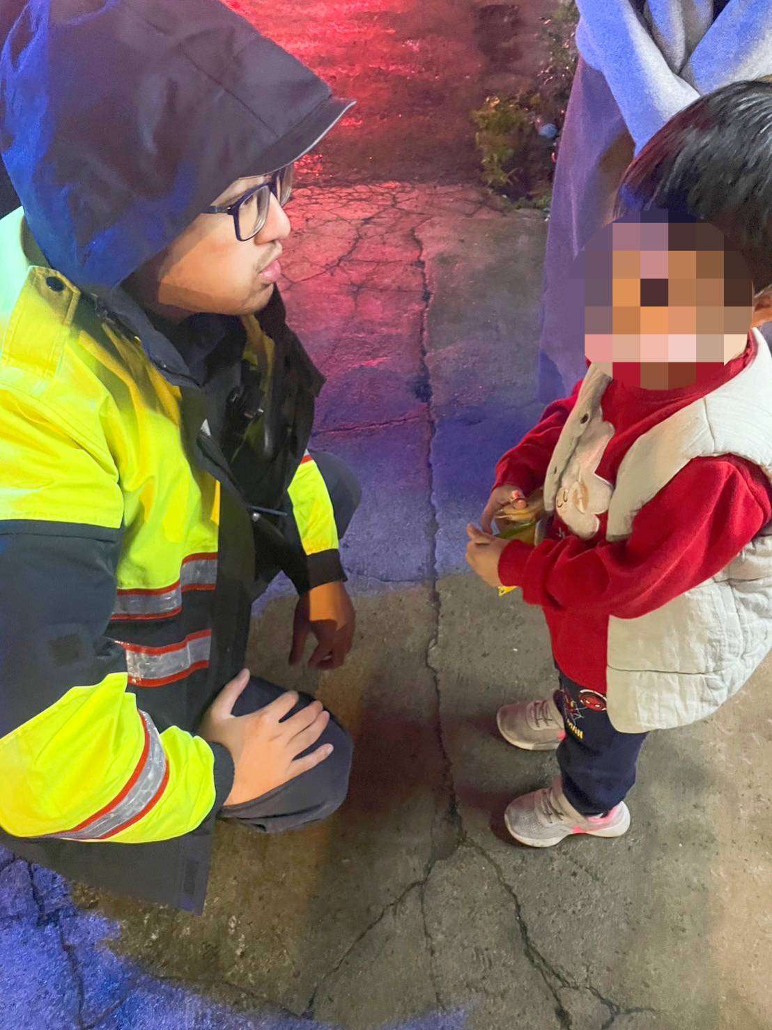 男童雨中徘徊眼眶泛淚 大園警助母子團圓 - 早安台灣新聞 | Morning Taiwan News