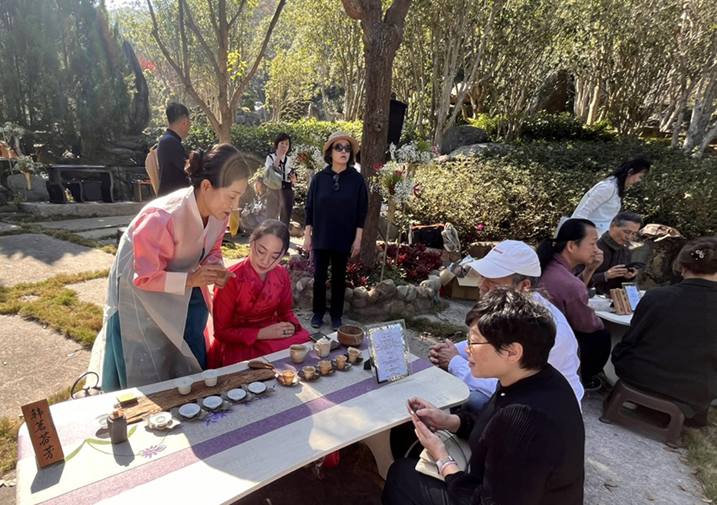 台韓茶文化結緣 方圓廣舍在古堡秘境 桂花林香 以茶會友 - 早安台灣新聞 | Morning Taiwan News