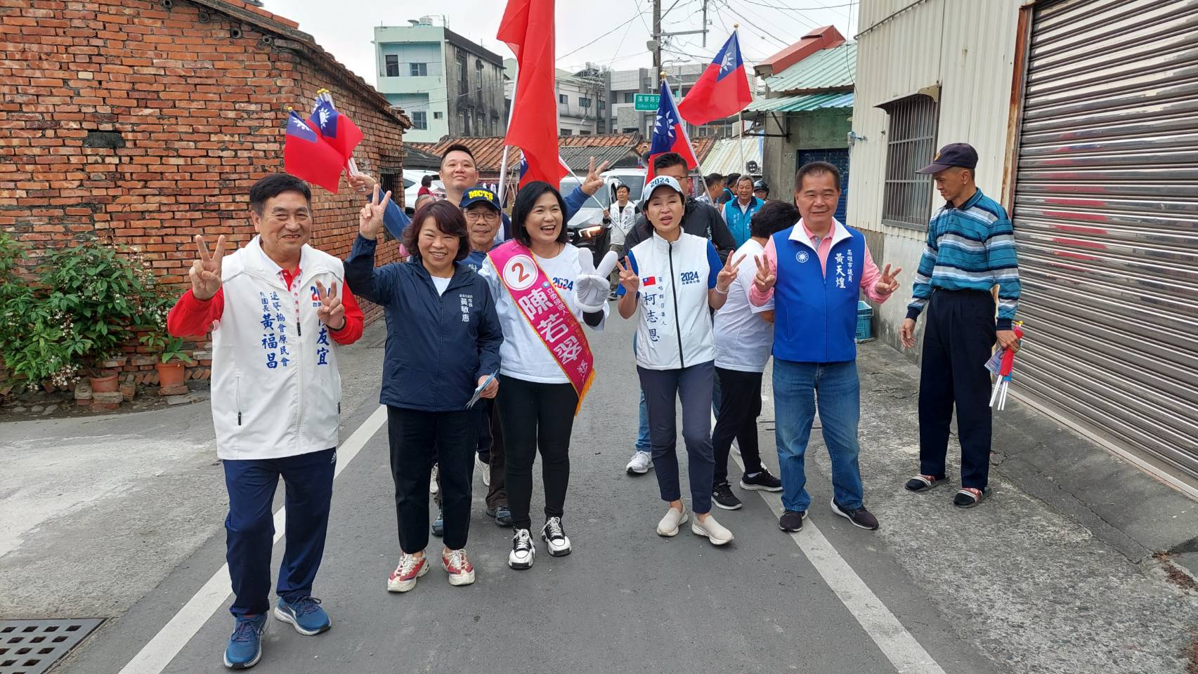 嘉義市長黃敏惠合體掃街 陳若翠受大寮鄉親熱烈歡迎 - 早安台灣新聞 | Morning Taiwan News