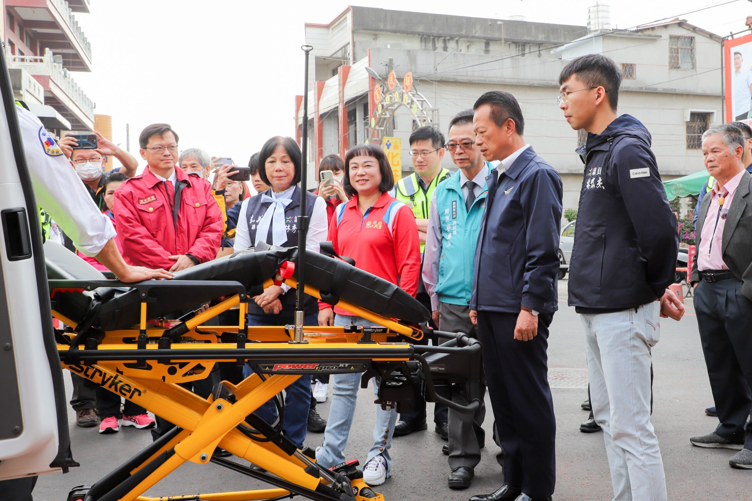 溪北六興宮與久億藥局合捐救護車 新港消防隊添救生利器 - 早安台灣新聞 | Morning Taiwan News