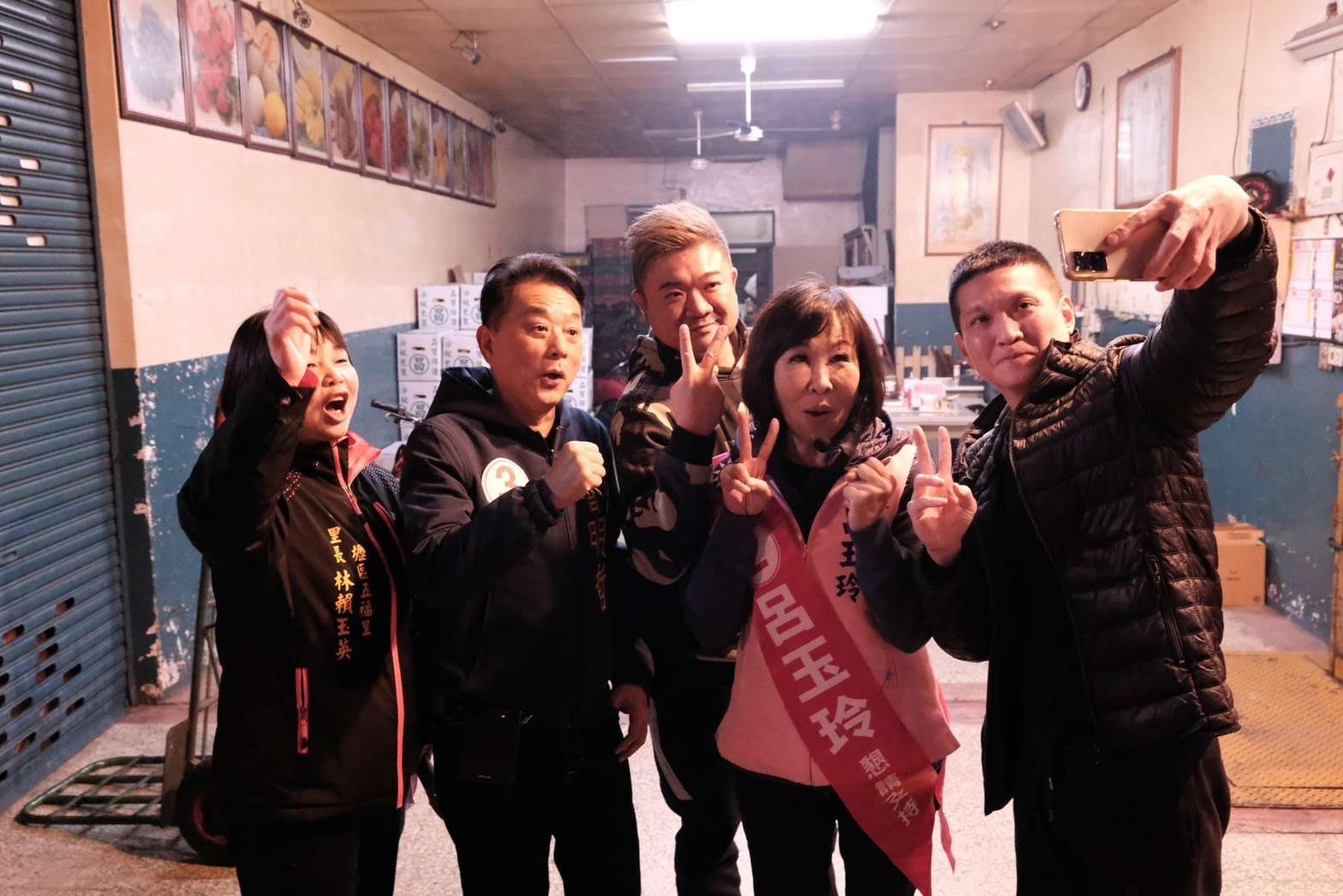魯明哲、呂玉玲前進中壢批發市場 清晨拉票展現高人氣 - 早安台灣新聞 | Morning Taiwan News