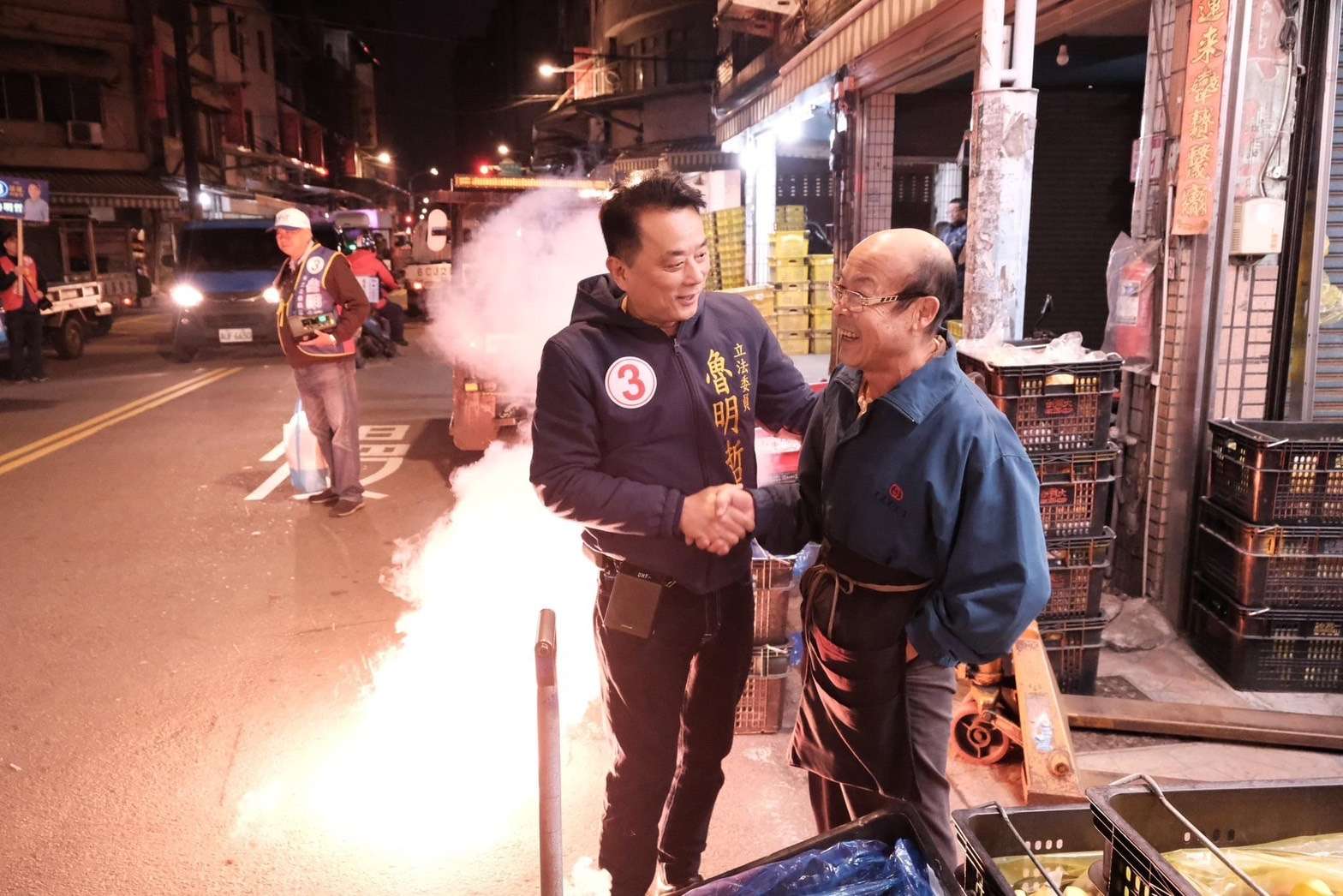 魯明哲、呂玉玲前進中壢批發市場 清晨拉票展現高人氣 - 早安台灣新聞 | Morning Taiwan News