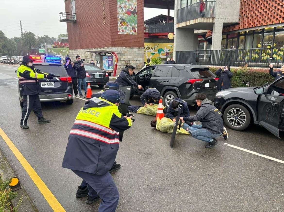 龍潭警前進金融機構 防搶演練逼真登場  - 早安台灣新聞 | Morning Taiwan News