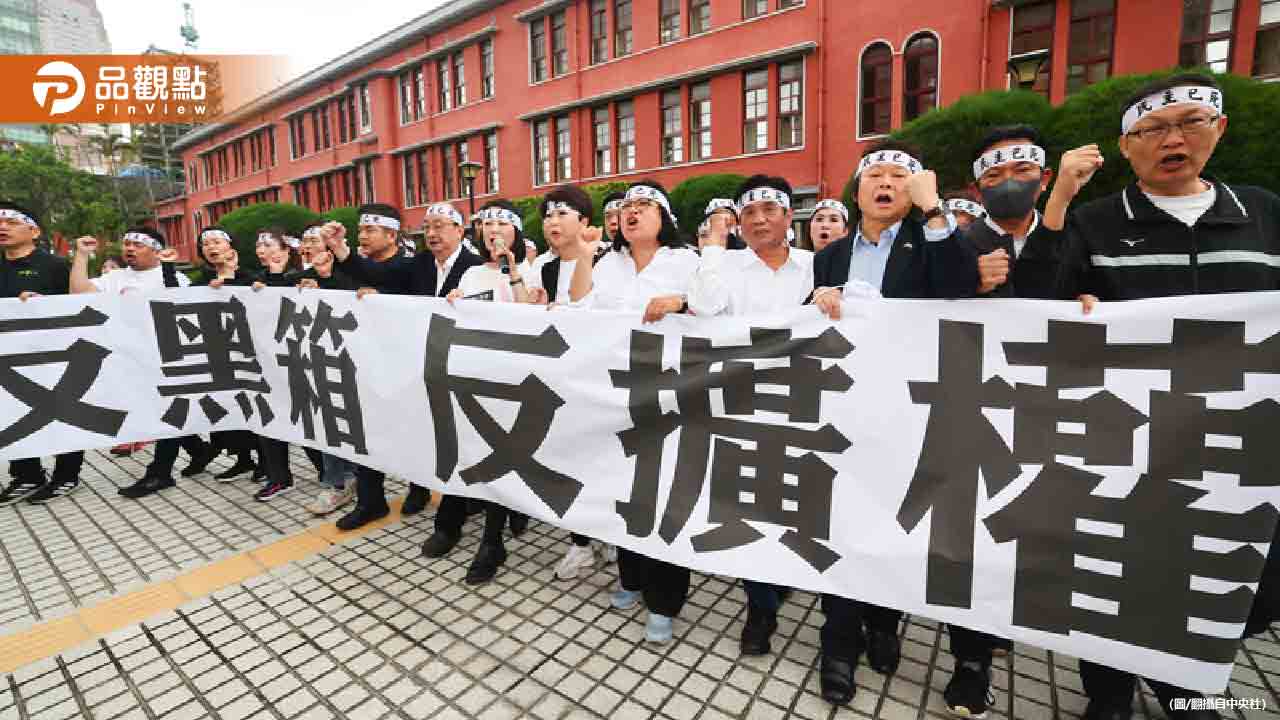 民團包圍立法院抗議國會改革-指藍白版本有擴權、黑箱疑慮