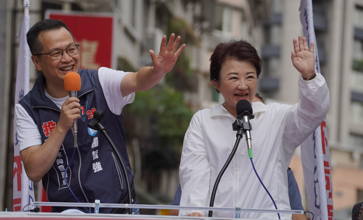 媽媽市長盧秀燕北上挺羅智強　沿途民眾喊爆加油